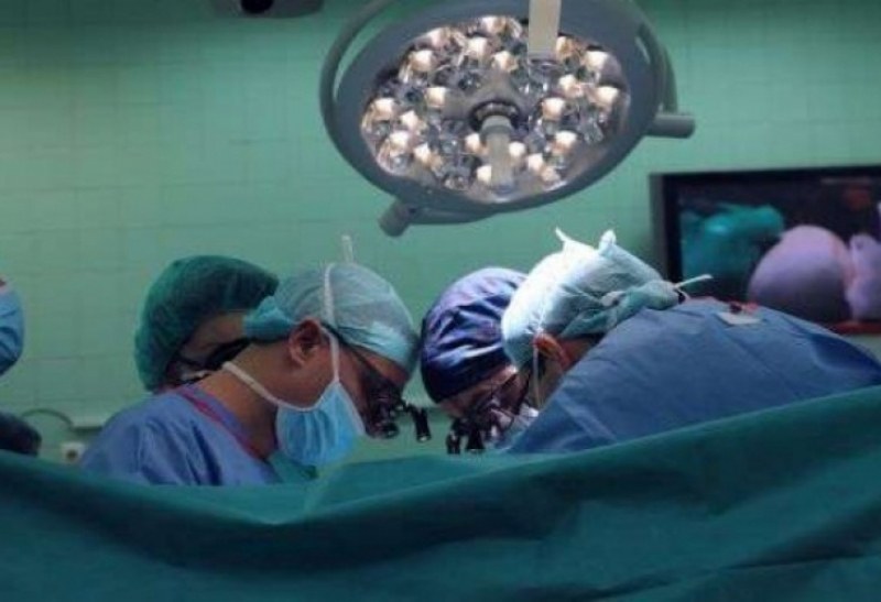 Борят се за живота на бивш пожарникар, гръмнал се след семейна свада