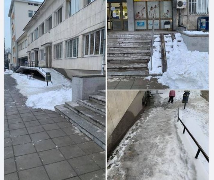Как влизат майките с колички в болница? По стълби или пък с вериги