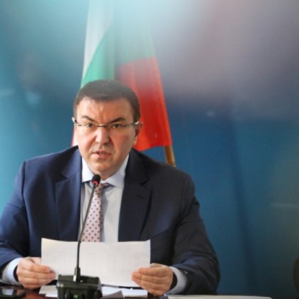 Държим пандемията на каишка и отпускаме мерките на 14 дни. Има скок, но…