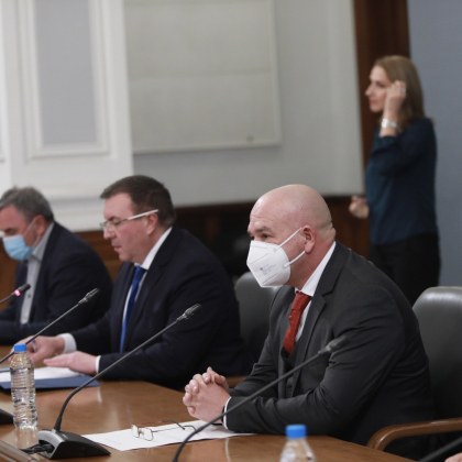 НОЩ доволни от битката с вируса, но дебнат числата. Ще падат скоро мерки