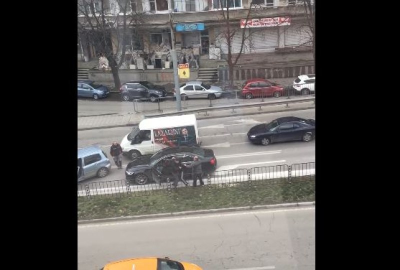Шофьори се смляха от бой на мост в Пловдив!* ВИДЕО