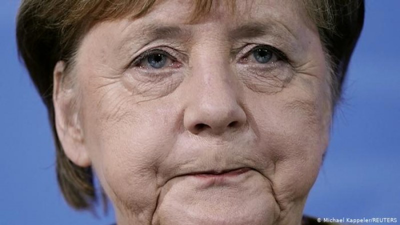 ВИДЕО с Меркел, забравила да си сложи маска, стана вирусно