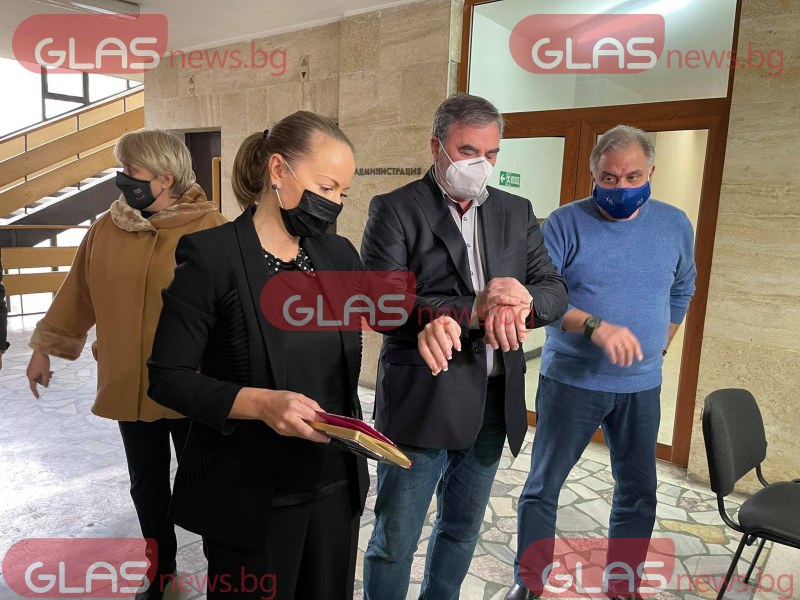 Антиваксъри се записват за ваксина, не ходят и провалят кампанията