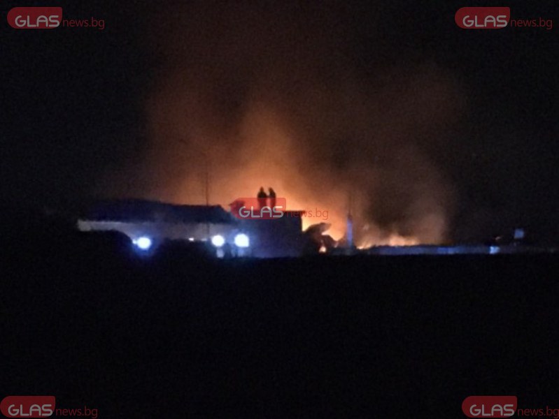 Голям пожар до Пловдив! Три пожарни летят към мястото* СНИМКИ