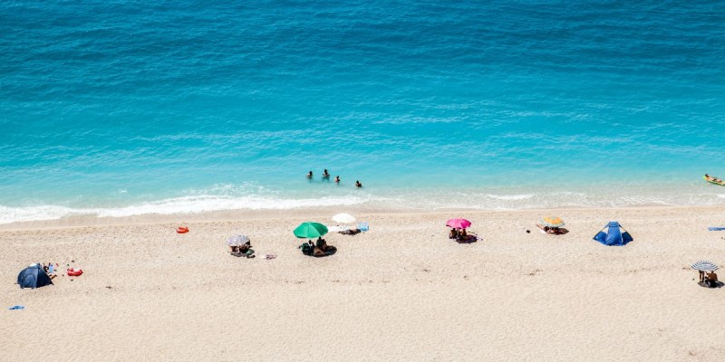 Лято, море, Гърция ни зове! По плажовете им – само ваксинирани или с PCR
