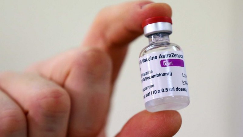 Страхове, слухове... Какъв точно е проблемът с ваксината на AstraZeneca?