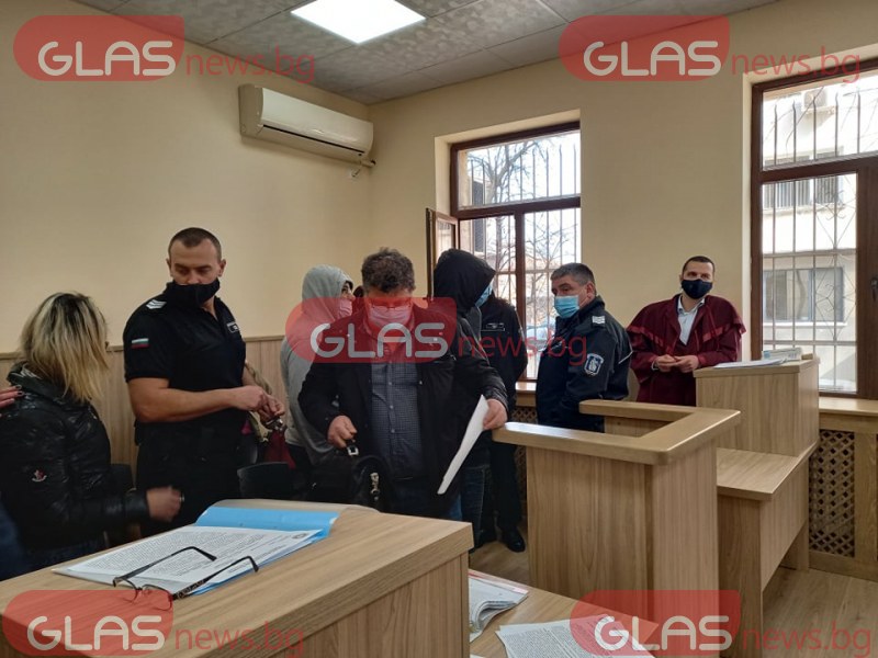 Арестуваните за сводничество в Пловдив пристигнаха закопчани в съда!  ВИДЕО