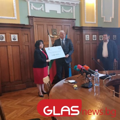 Зико подписа договор с министър Петкова за 1,1 млн лева!