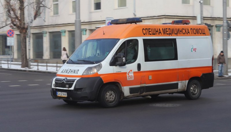 Пежо помете и потроши жена на пешеходна пътека!