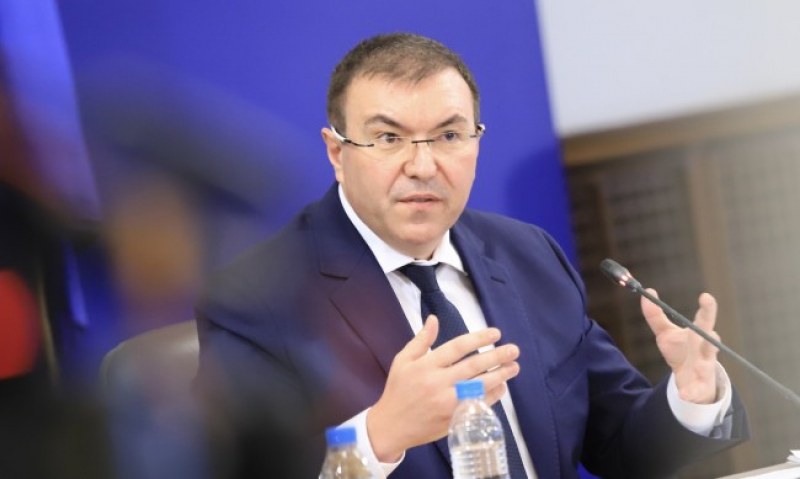 Контрол над пандемията – до месец и половина, прогнозира здравният министър