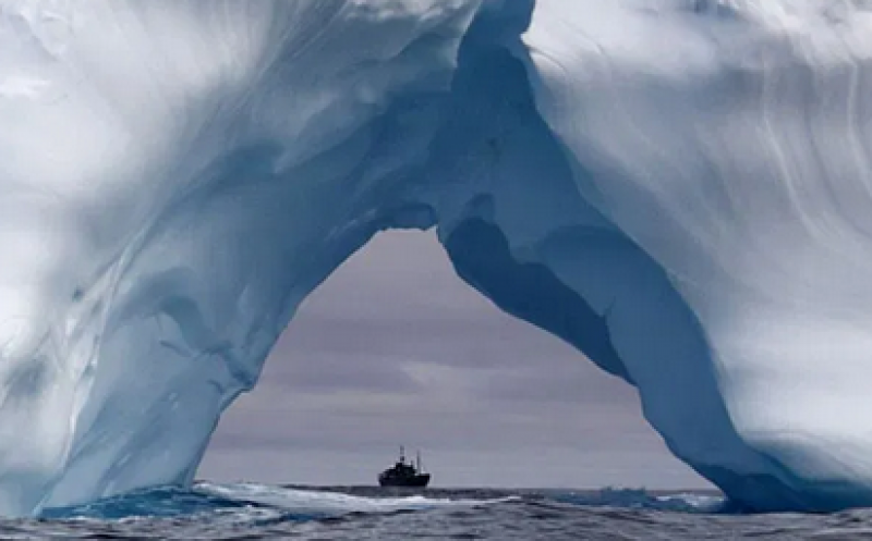 Айсберг с размерите на мегаполис се отдели от Антарктида