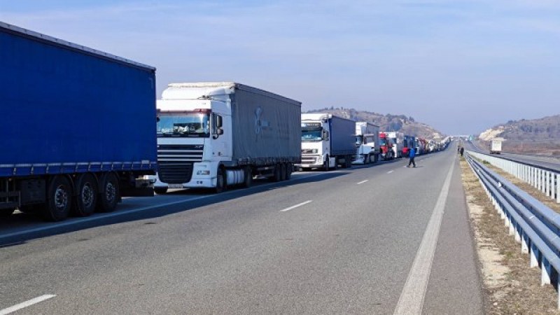 Поискахме от Гърция да спре тестовете за шофьорите ни камиони!