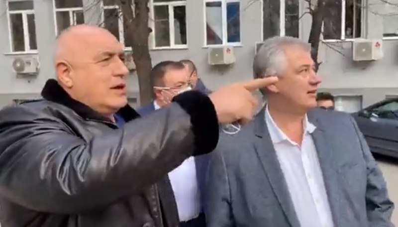 Премиерът инспектира 