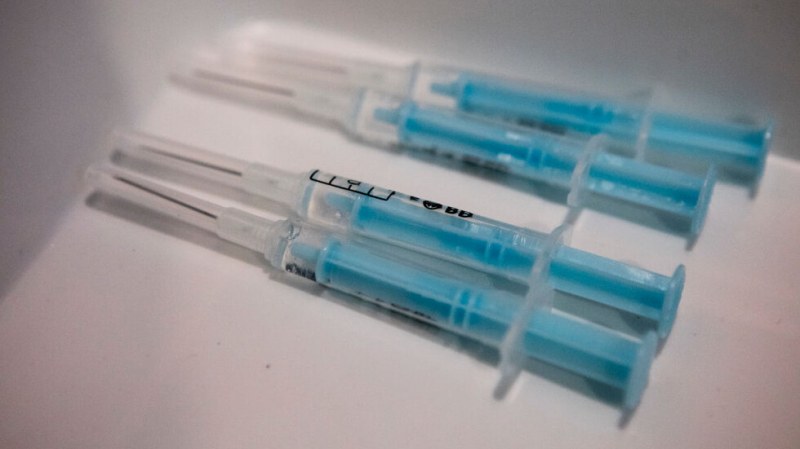 Доза COVID ваксина намалява риска от хоспитализация с 80%, а с двете дози…