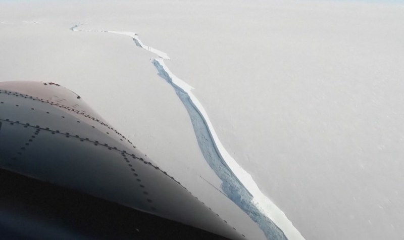 Откъсна се айсберг с големината на Ню Йорк. Климатът или естествен процес?