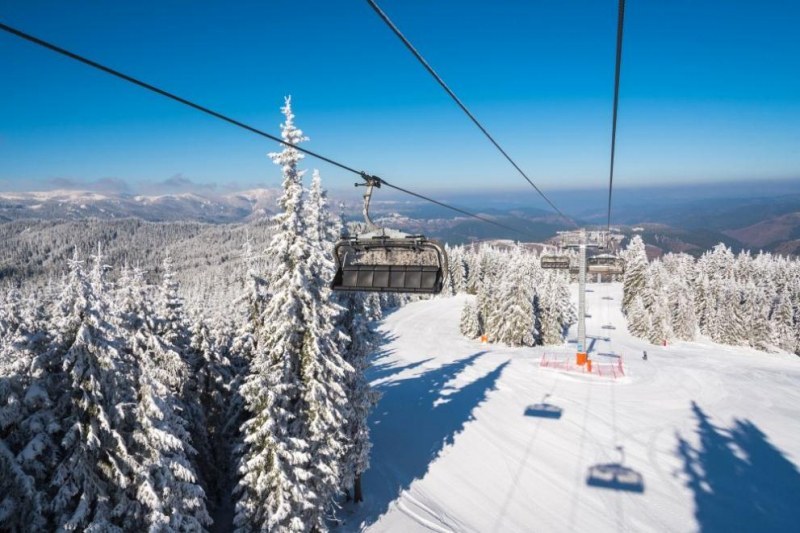 Туристи напълниха заведенията на Пампорово, условията за ски - отлични