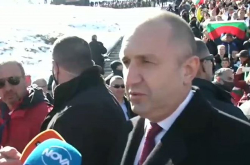 Властта се опита да постави под карантина националната ни памет