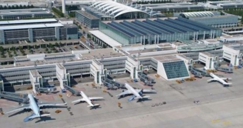Самолет кацна аварийно в София заради пътник