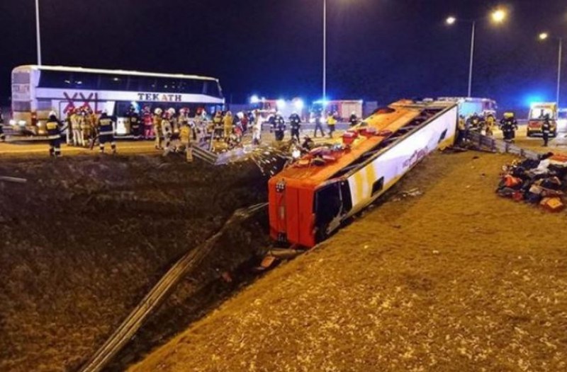 Тежка катасрофа с автобус, шестима загинаха, има много ранени