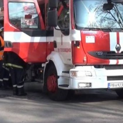 Жена пострада, а трима души са евакуирани при пожар в Пловдив