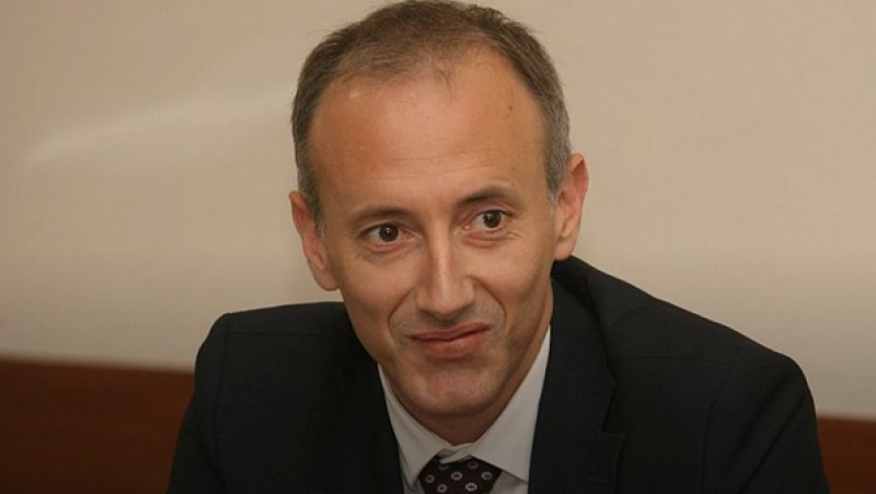 Министър Вълчев: Възможно е затваряне на училища в най-критичните области