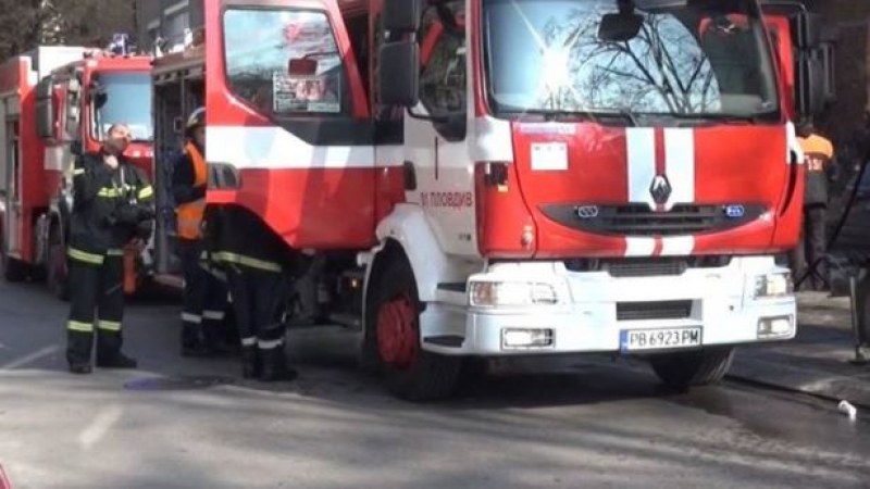 Жена пострада, а трима души са евакуирани при пожар в Пловдив