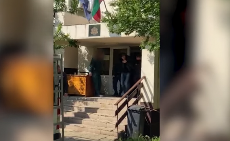 Разследващи полицаи се изправят пред съда, изнудвали шофьори ВИДЕО