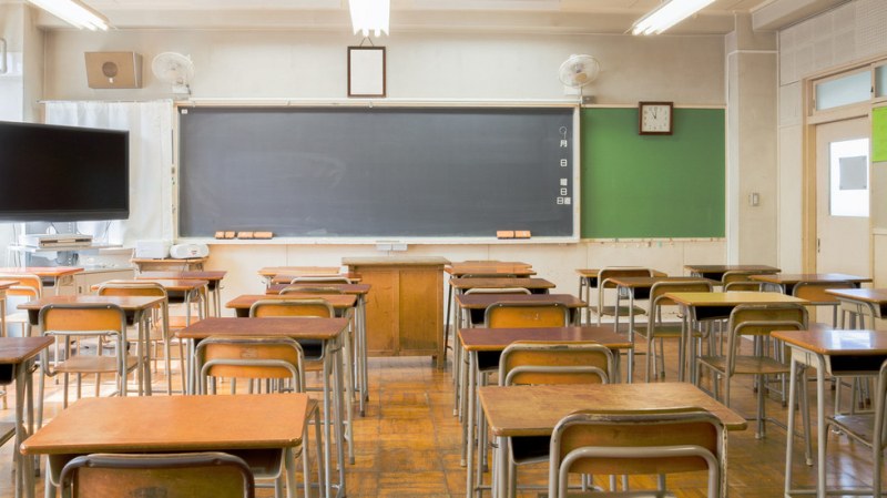 Къде класните стаи ще останат празни от днес?
