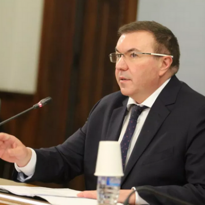 Във всяка болница медиците, които не се ваксинираха, заболяват