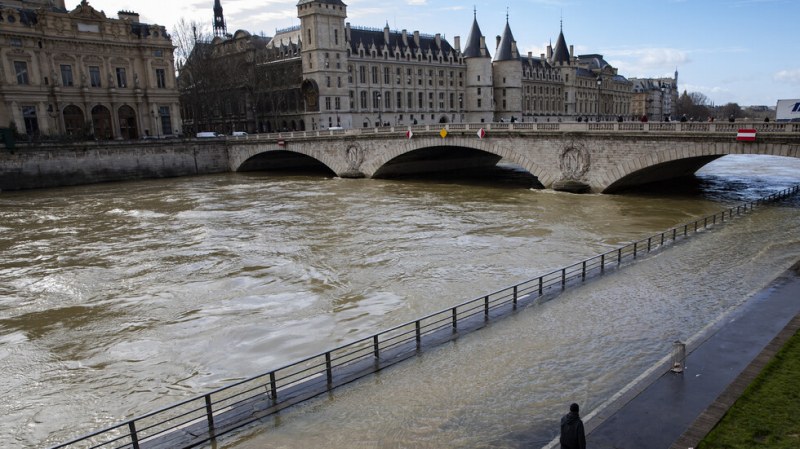 14-годишно момиче пребито и удавено в Сена. Франция е потресена!