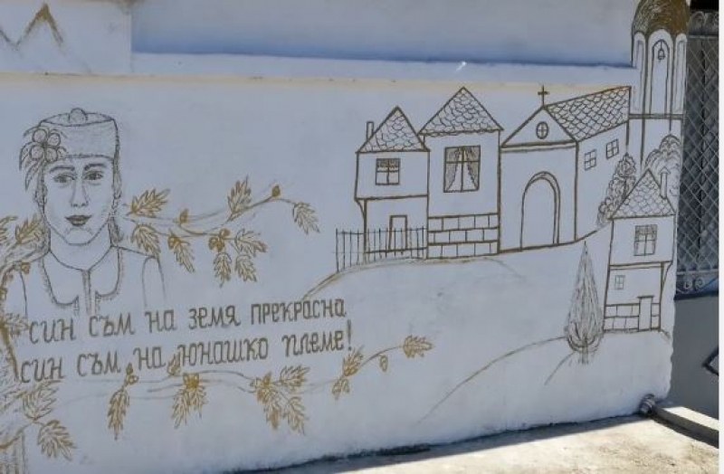 Случайно преминаващ мъж ахна по възрожденска улица в пловдивско село СНИМКИ
