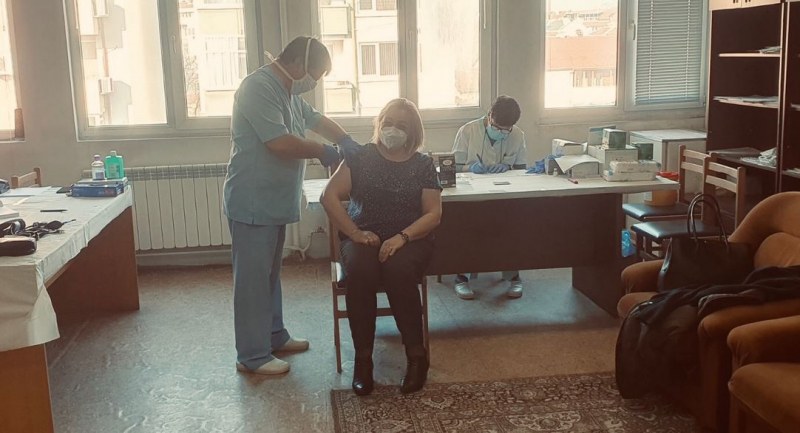 Близо 130 преподаватели и служители от ПУ се ваксинираха с АстраЗенека