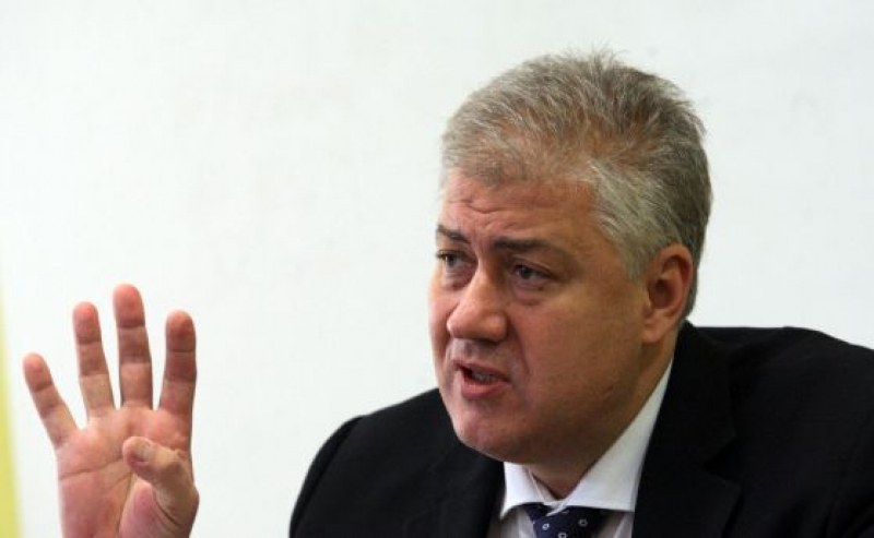 Има нужда от строги мерки срещу вируса за две седмици