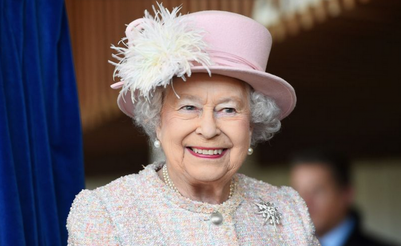 Елизабет II си има всичко – сгради, енергийни компании, даже Макдоналдс СНИМКИ