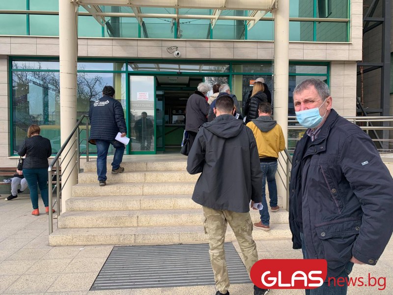 Половината от новите ковид случаи – в 5 области. Спад на смъртността