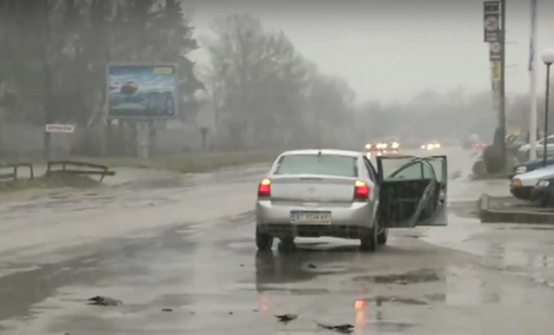 4 коли се нанизаха една в друга до спирка в Горна Оряховица ВИДЕО