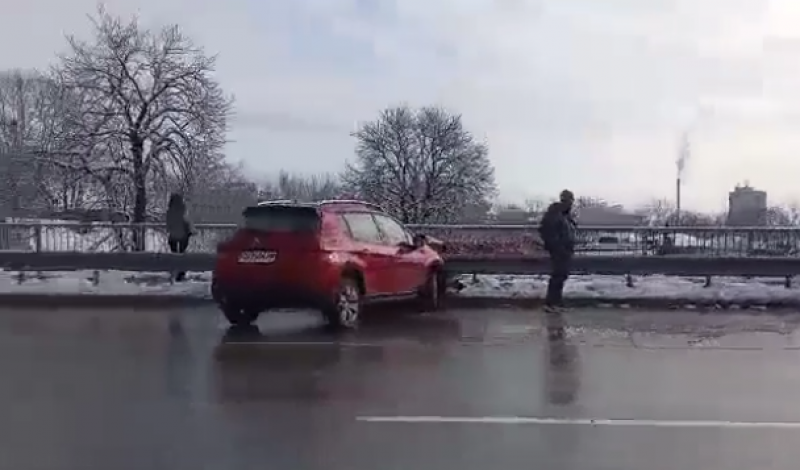 Верижна катастрофа затруднява движението в столицата ВИДЕО