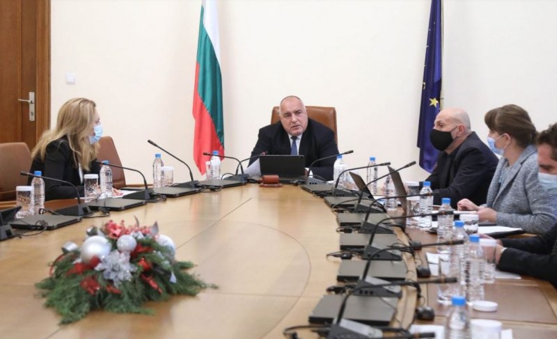 52 млн. отпуснати за родителите, останали да гледат децата си вкъщи