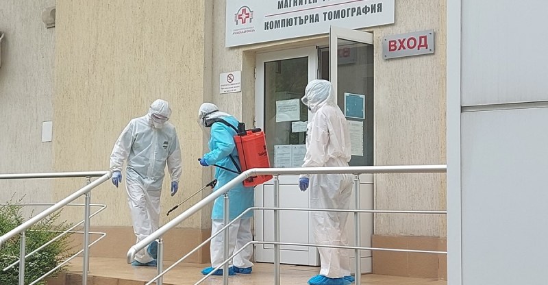 Всяка десета жертва у нас – млад човек. 106 са починали от вируса за ден