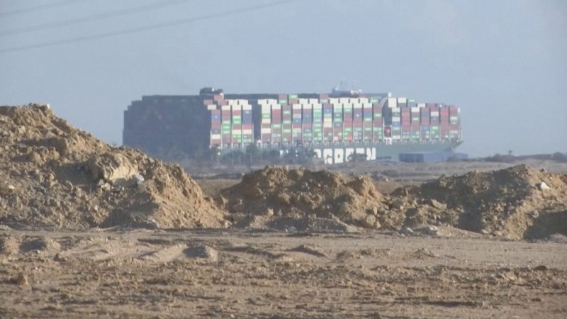 Суецкият канал освободен! Откопаха кораба 