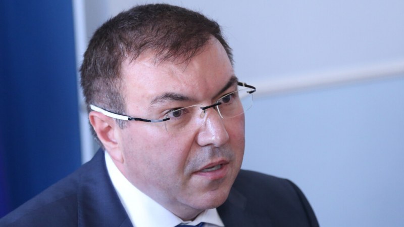 Отпада карантината за пристигащите от три страни у нас
