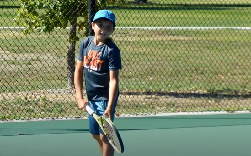 Тео – тенис талантът, който шашна света с играта си. Изумително ВИДЕО