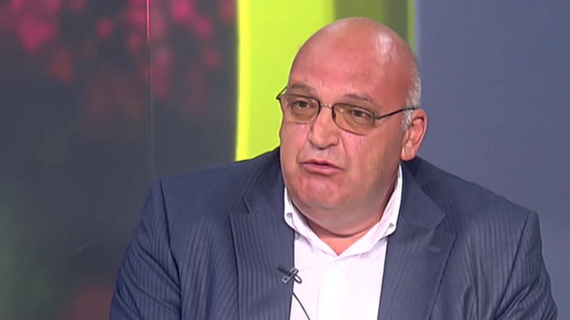 Д-р Брънзалов: Ако има пик, да затворят абсолютно всичко