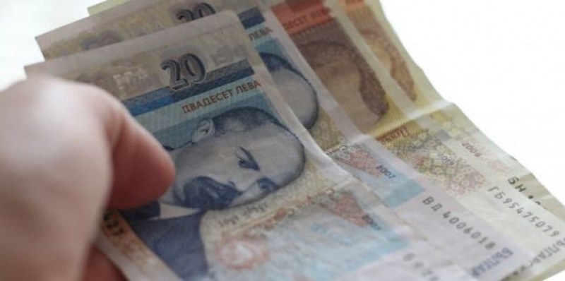 Скачат месечните такси на отсрочените заради пандемията кредити