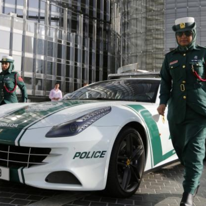 Арестуваха 40 дами, заснети в гола фотосесия в Дубай СНИМКИ