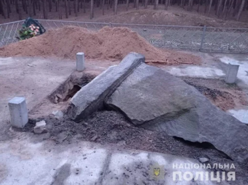 Неизвестни разрушиха паметник на хан Кубрат в Украйна СНИМКИ