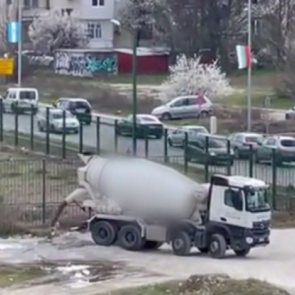 Изхвърлят бетон на зелена площ в Пловдив. Каква е причината?