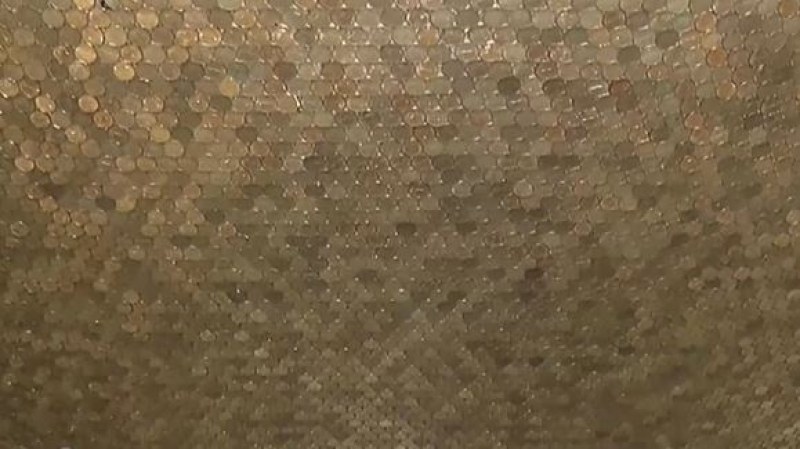 Семейство от Варна облицова тавана си с 40 000 стотинки  ВИДЕО