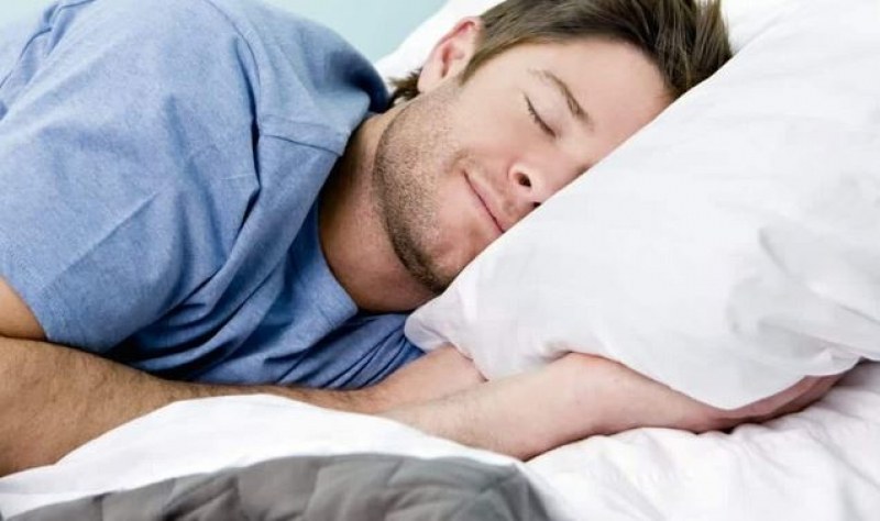 Средно 25 години спим. Как ни влияят позите при сън?