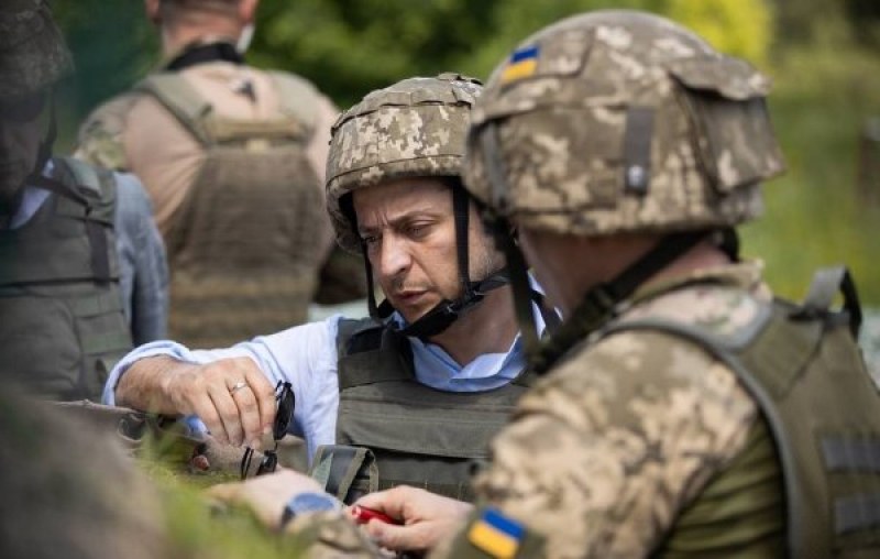 Русия е стоварила 40 000 войници на границата с Украйна. За какво се готви?